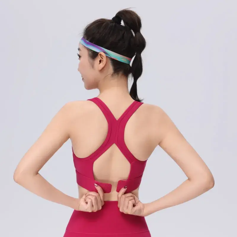 Green High-Performance Yoga Running Bra Set - Image 9