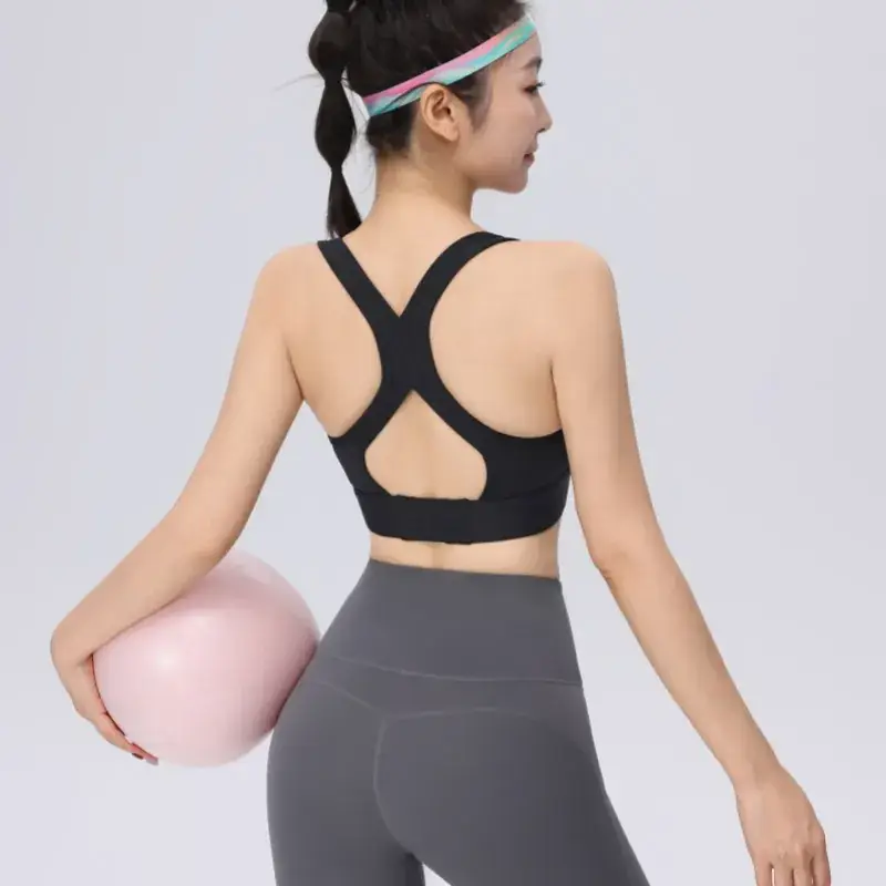 Green High-Performance Yoga Running Bra Set — feature 8