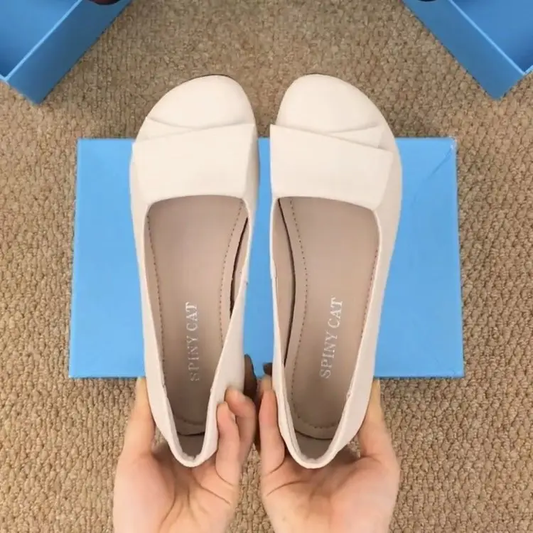 Women's White Round Toe Flat Shoes Soft Bottom - Image 5
