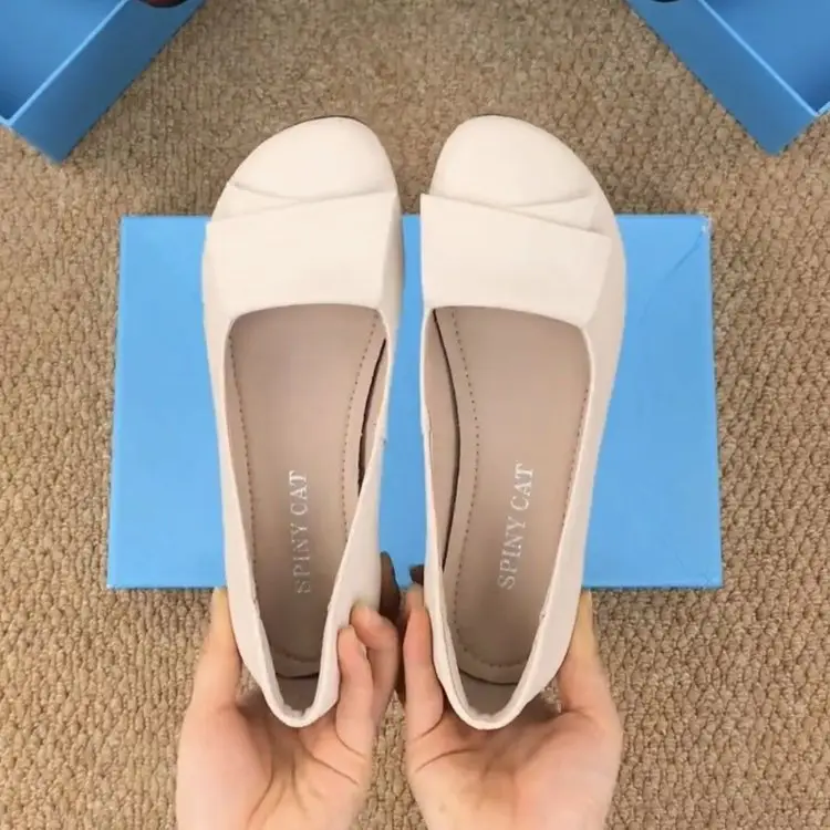 Women's White Round Toe Flat Shoes Soft Bottom - Image 3