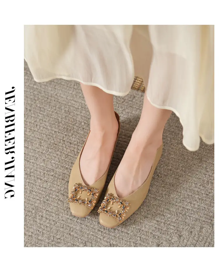 Square-Toe Low-Heeled Shallow Single Shoes for Women, Soft Leather Mother's Shoes, 2025 Spring and Autumn Style, Flat-Soled Work Shoes, Black — feature 37