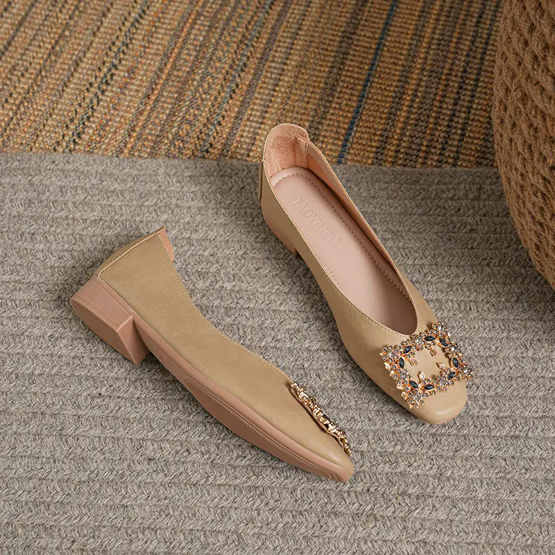 Square-Toe Low-Heeled Shallow Single Shoes for Women, Soft Leather Mother's Shoes, 2025 Spring and Autumn Style, Flat-Soled Work Shoes, Black - Image 2