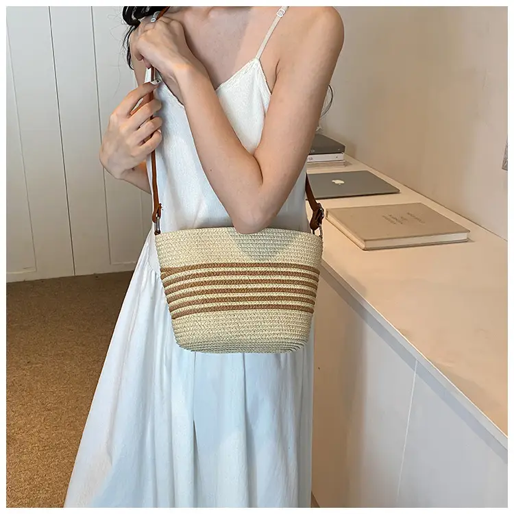 Women's Vintage French Woven Shoulder Bag 2024 — feature 10