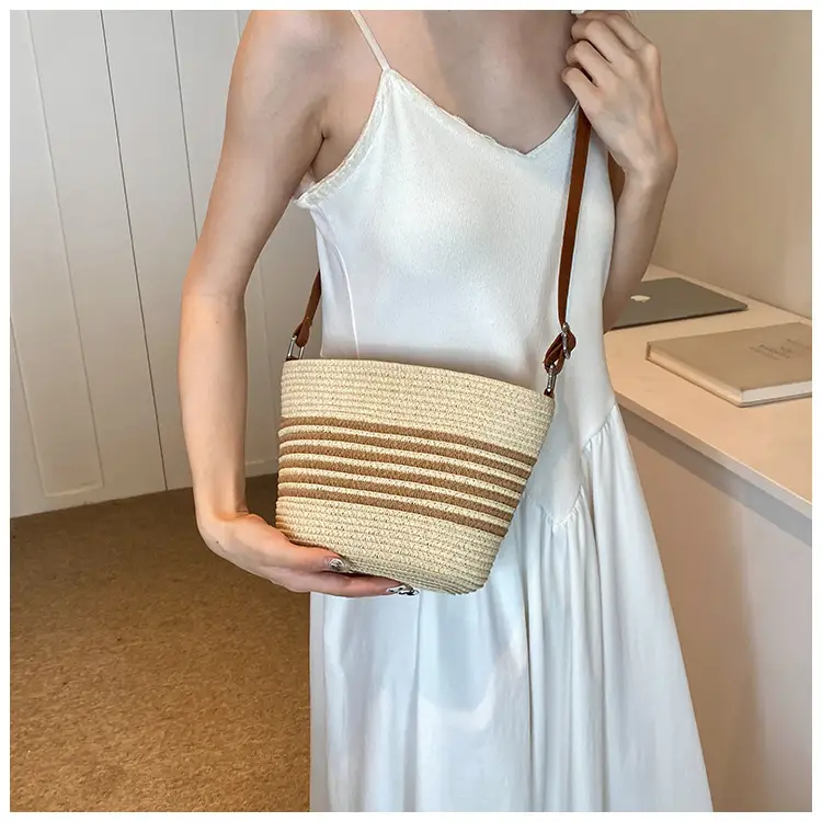 Women's Vintage French Woven Shoulder Bag 2024 — feature 12