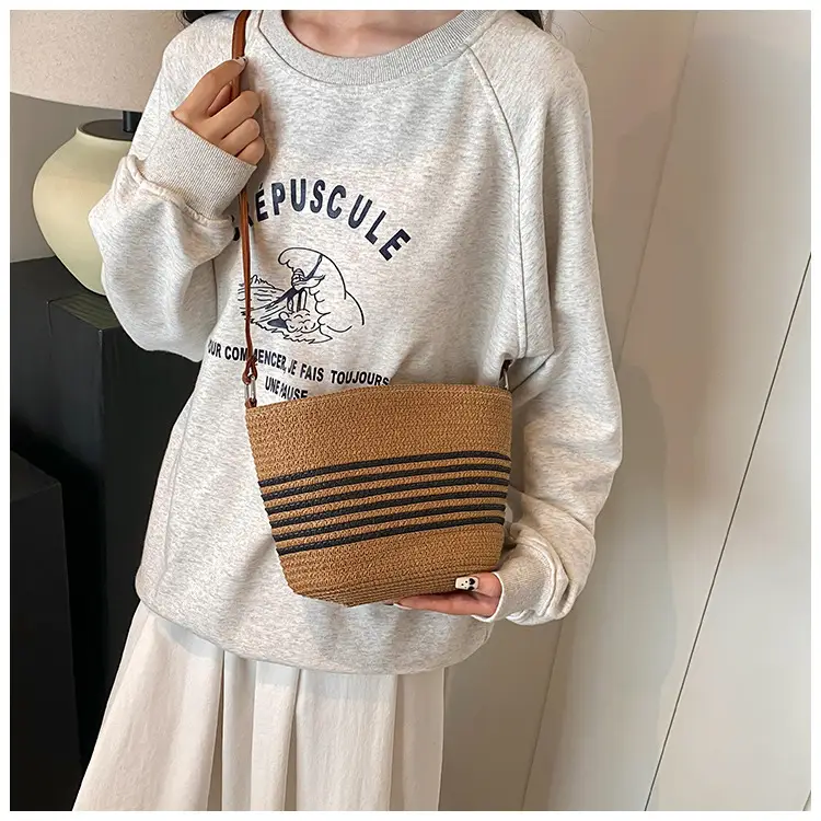 Women's Vintage French Woven Shoulder Bag 2024 — feature 14