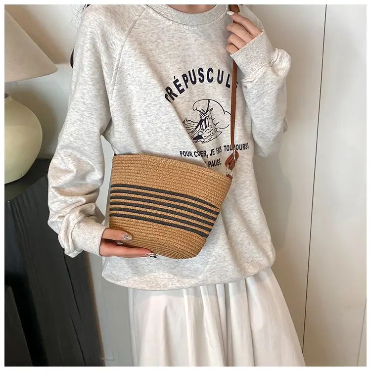 Women's Vintage French Woven Shoulder Bag 2024 — feature 17