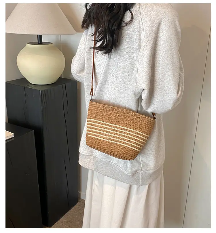 Women's Vintage French Woven Shoulder Bag 2024 — feature 2