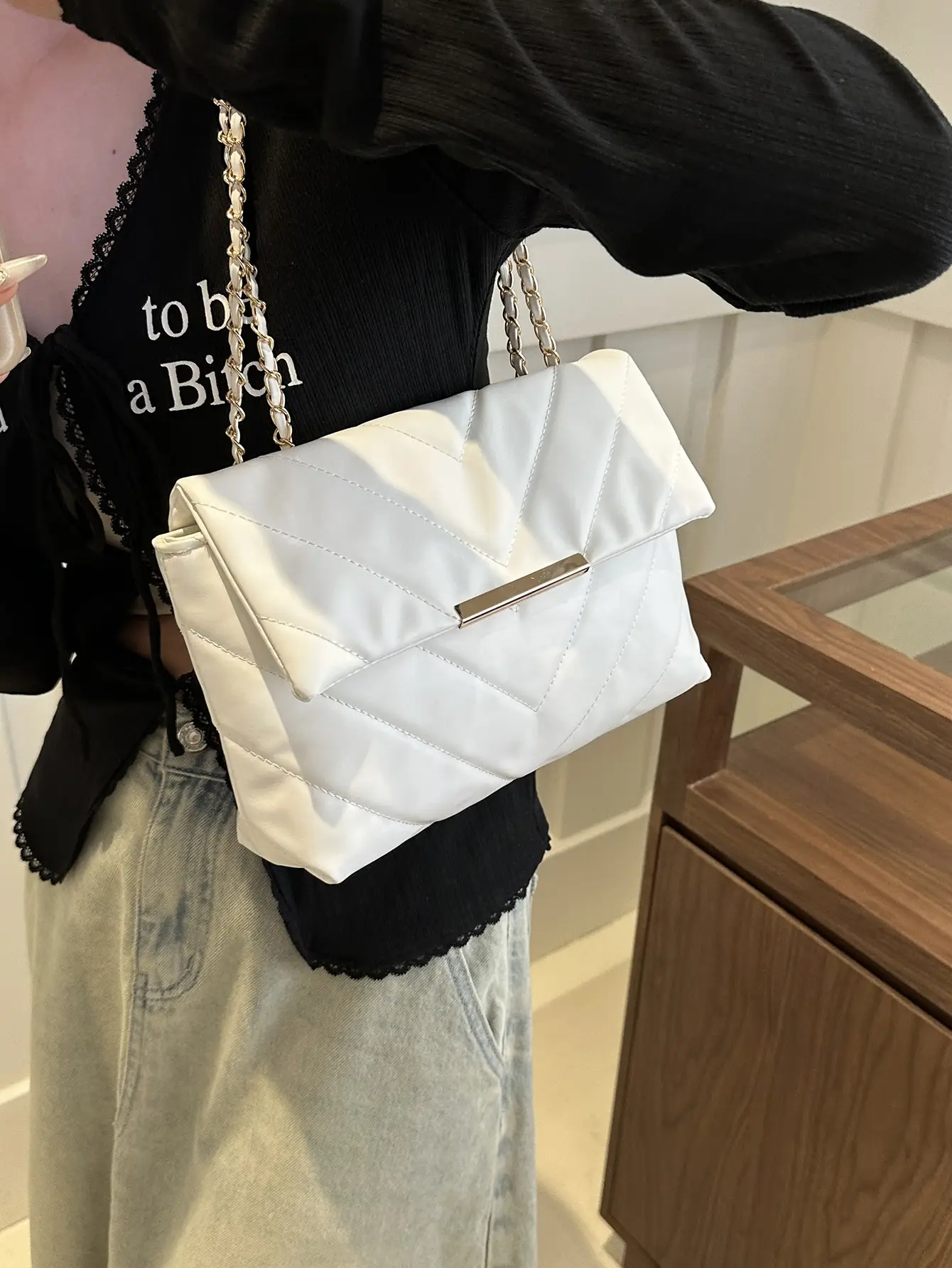 Black Diamond Plaid Chain Shoulder Bag for Women - Image 4