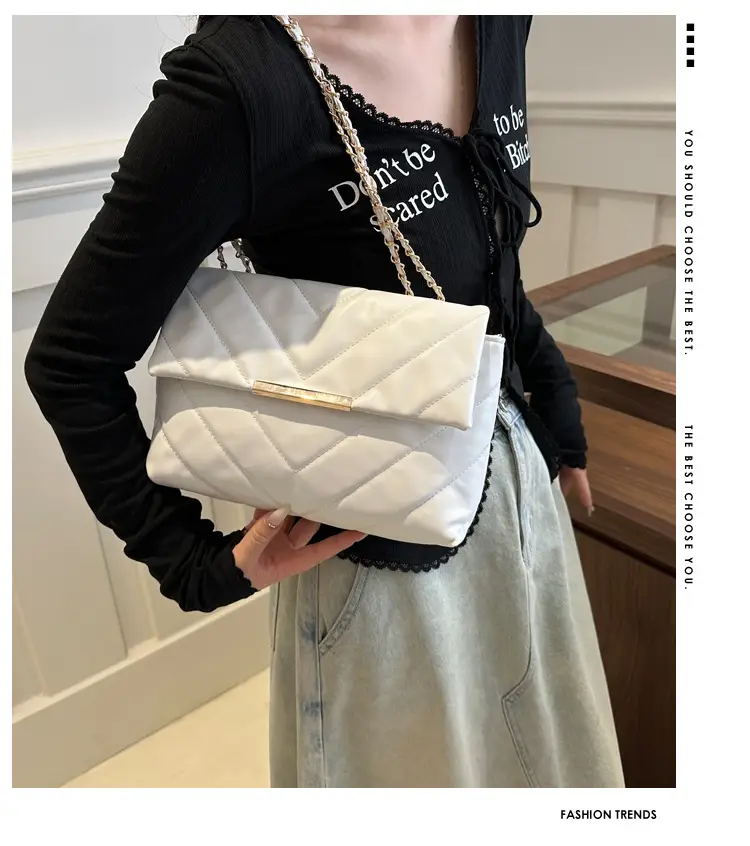 Black Diamond Plaid Chain Shoulder Bag for Women — feature 1