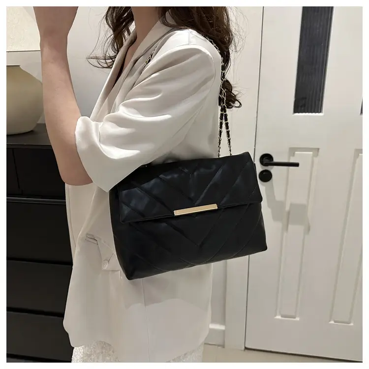 Black Diamond Plaid Chain Shoulder Bag for Women — feature 10