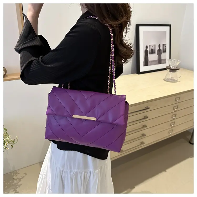 Black Diamond Plaid Chain Shoulder Bag for Women — feature 13
