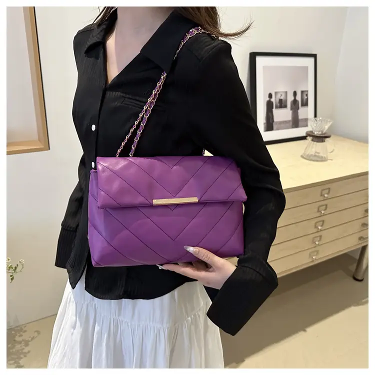 Black Diamond Plaid Chain Shoulder Bag for Women — feature 14