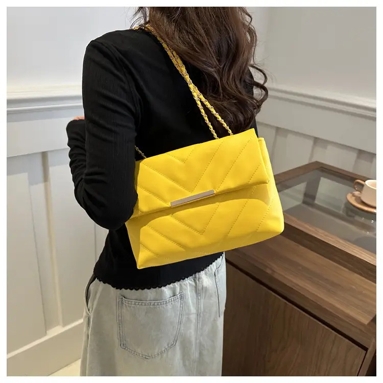 Black Diamond Plaid Chain Shoulder Bag for Women — feature 18