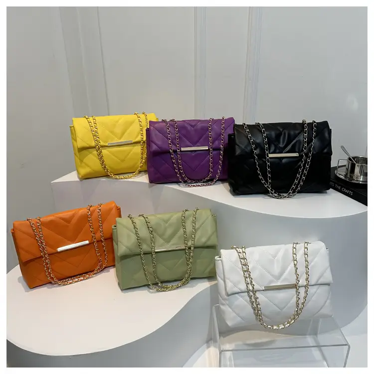 Black Diamond Plaid Chain Shoulder Bag for Women — feature 19