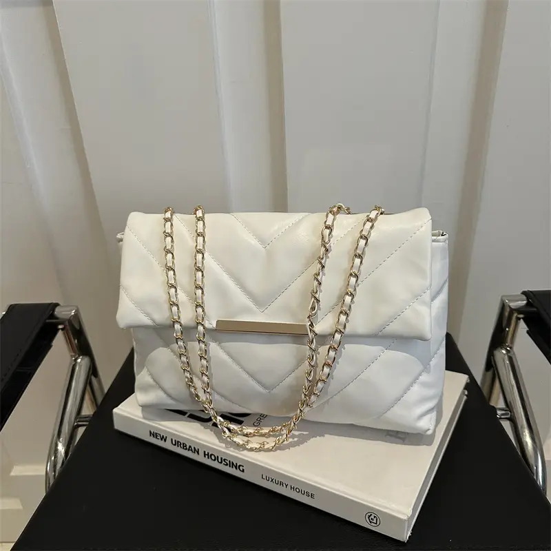 Black Diamond Plaid Chain Shoulder Bag for Women - Image 2