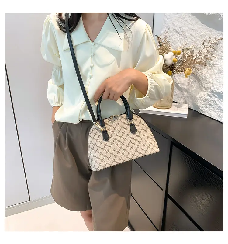 Women's Green Leather Shoulder Bag 2024 Style — feature 17