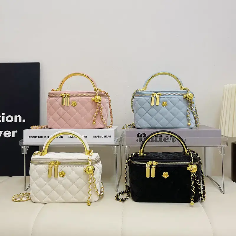 Black Rhombic Chain Shoulder Bag for Women
