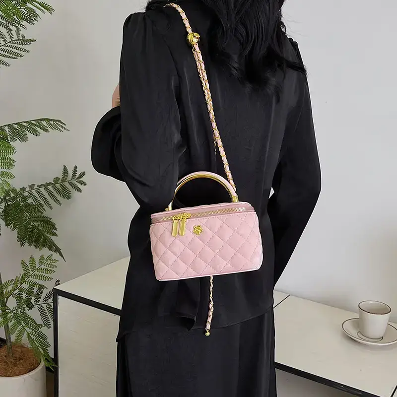 Black Rhombic Chain Shoulder Bag for Women