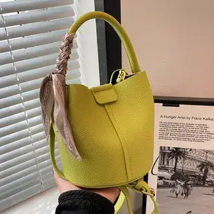 Black Rhombic Chain Shoulder Bag for Women — feature 3