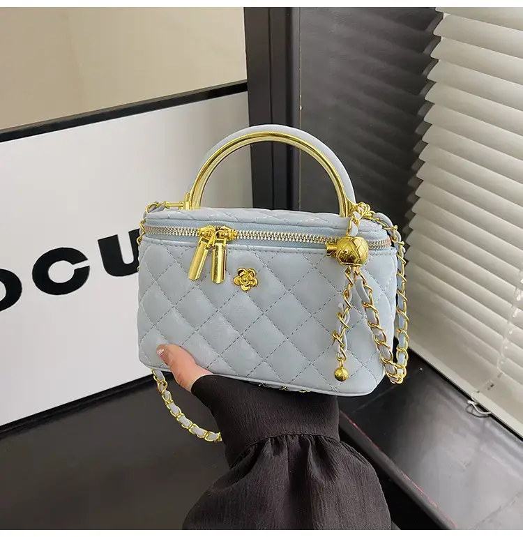 Black Rhombic Chain Shoulder Bag for Women — feature 33