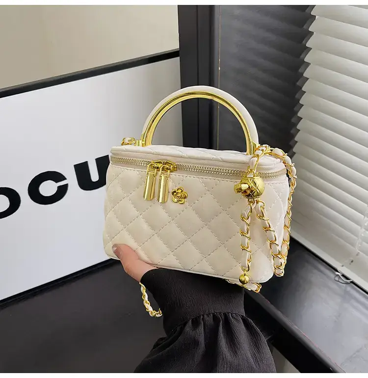 Black Rhombic Chain Shoulder Bag for Women — feature 34