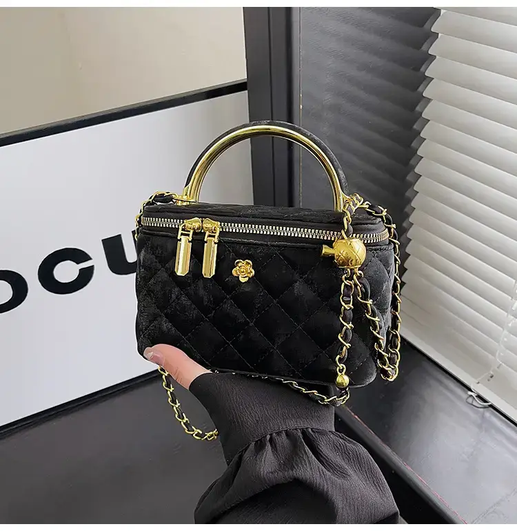 Black Rhombic Chain Shoulder Bag for Women — feature 36