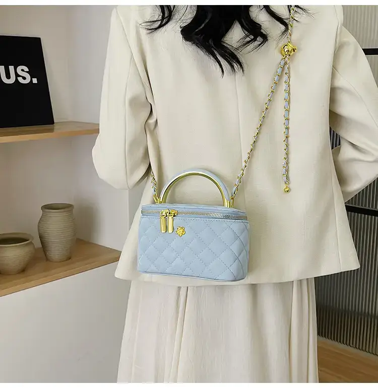 Black Rhombic Chain Shoulder Bag for Women — feature 47