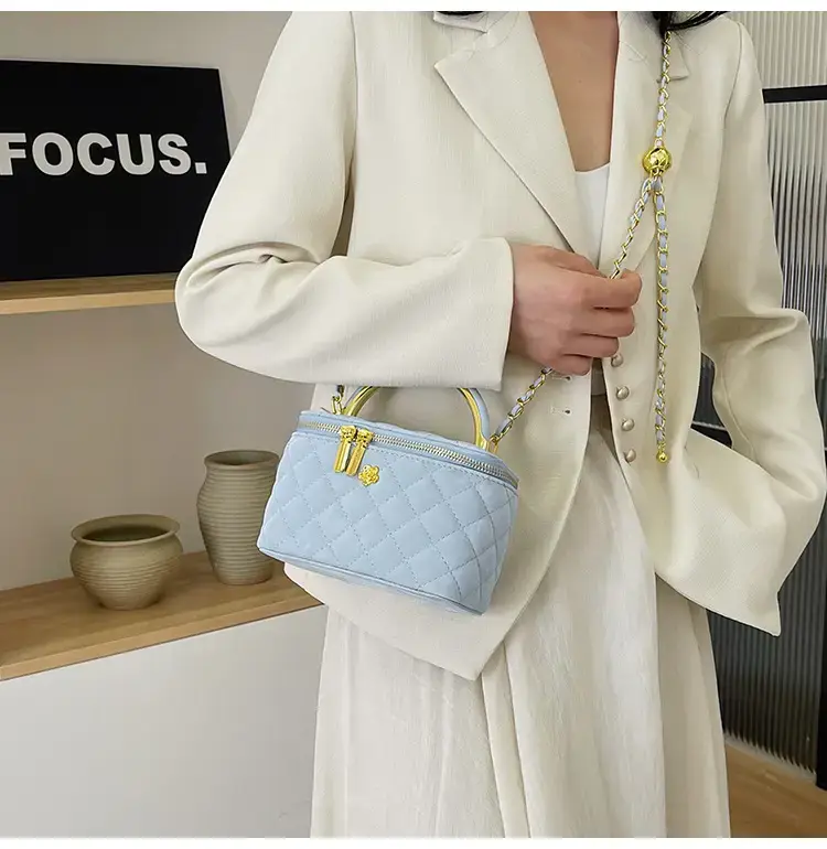 Black Rhombic Chain Shoulder Bag for Women — feature 48