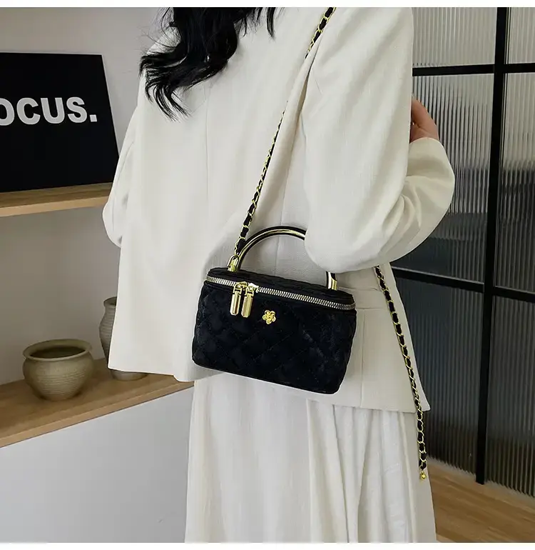 Black Rhombic Chain Shoulder Bag for Women — feature 49