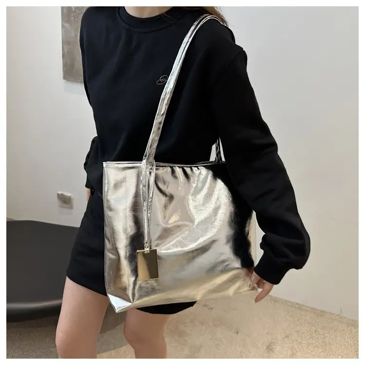 Laser Silver Shoulder Tote Bag Large Capacity 2024 — feature 18