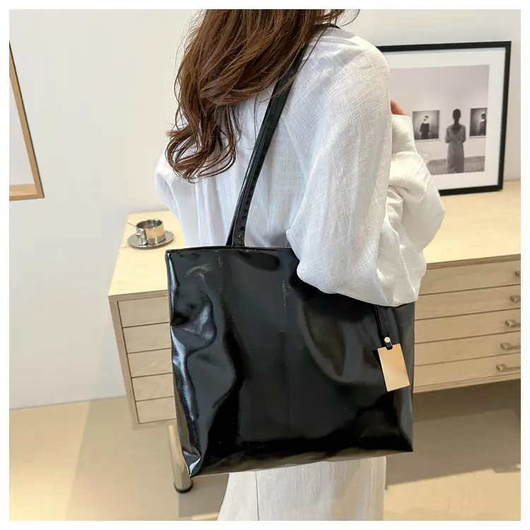 Laser Silver Shoulder Tote Bag Large Capacity 2024 — feature 30