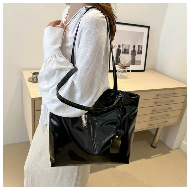 Laser Silver Shoulder Tote Bag Large Capacity 2024 — feature 32