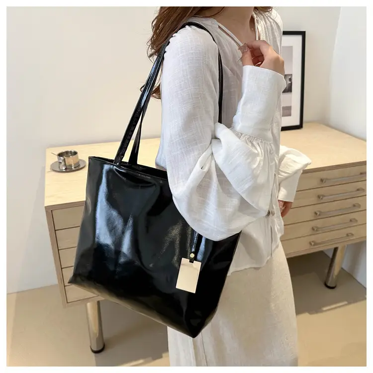 Laser Silver Shoulder Tote Bag Large Capacity 2024 — feature 34