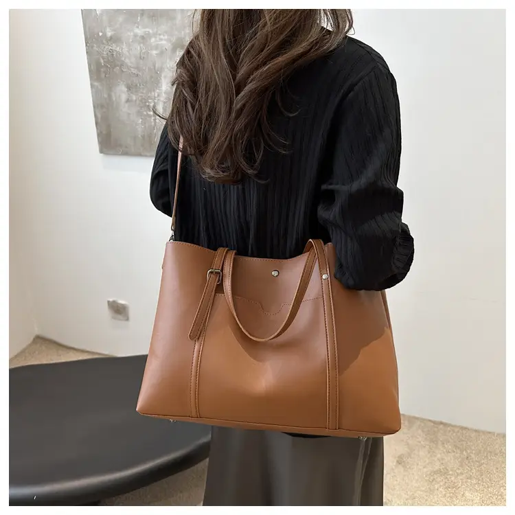 Vintage Textured Shoulder Bag Brown Large Capacity — feature 10