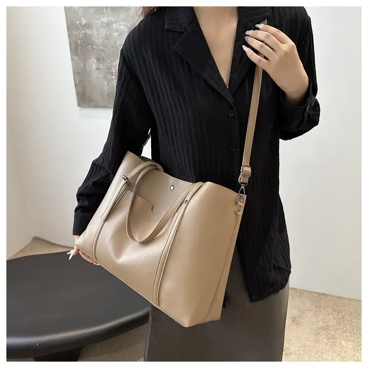 Vintage Textured Shoulder Bag Brown Large Capacity — feature 14