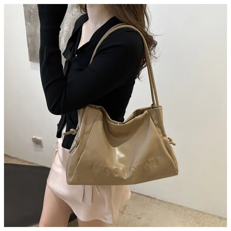 Black Large Capacity Student Commuter Bag for Women — feature 10