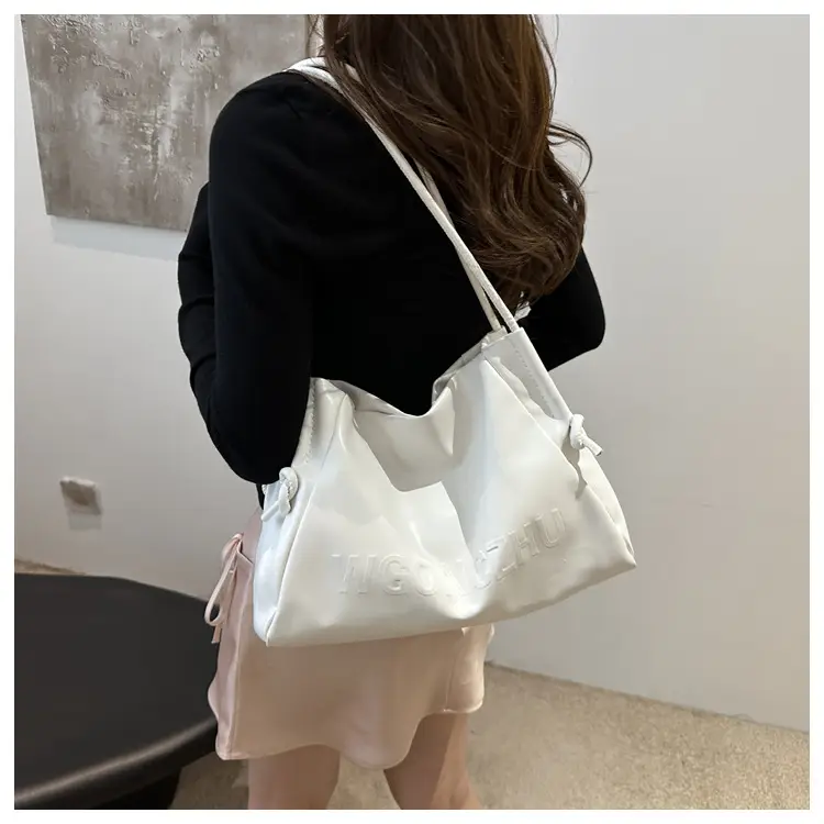 Black Large Capacity Student Commuter Bag for Women — feature 11