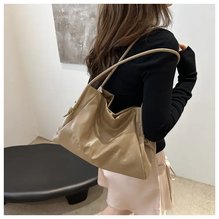 Black Large Capacity Student Commuter Bag for Women — feature 7