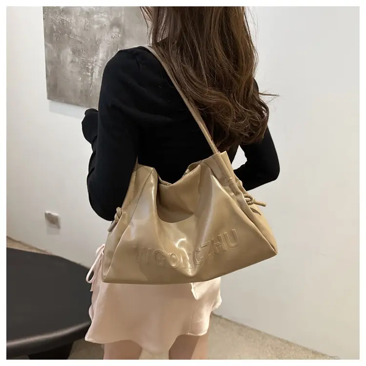 Black Large Capacity Student Commuter Bag for Women — feature 8