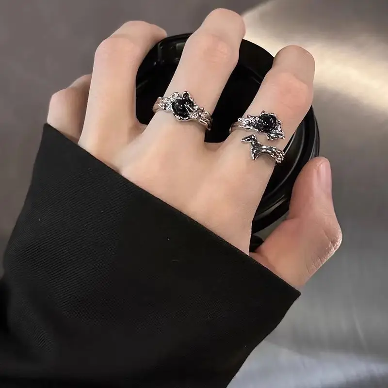 Dark Wind Thorns Couple Ring for Men Women — feature 1