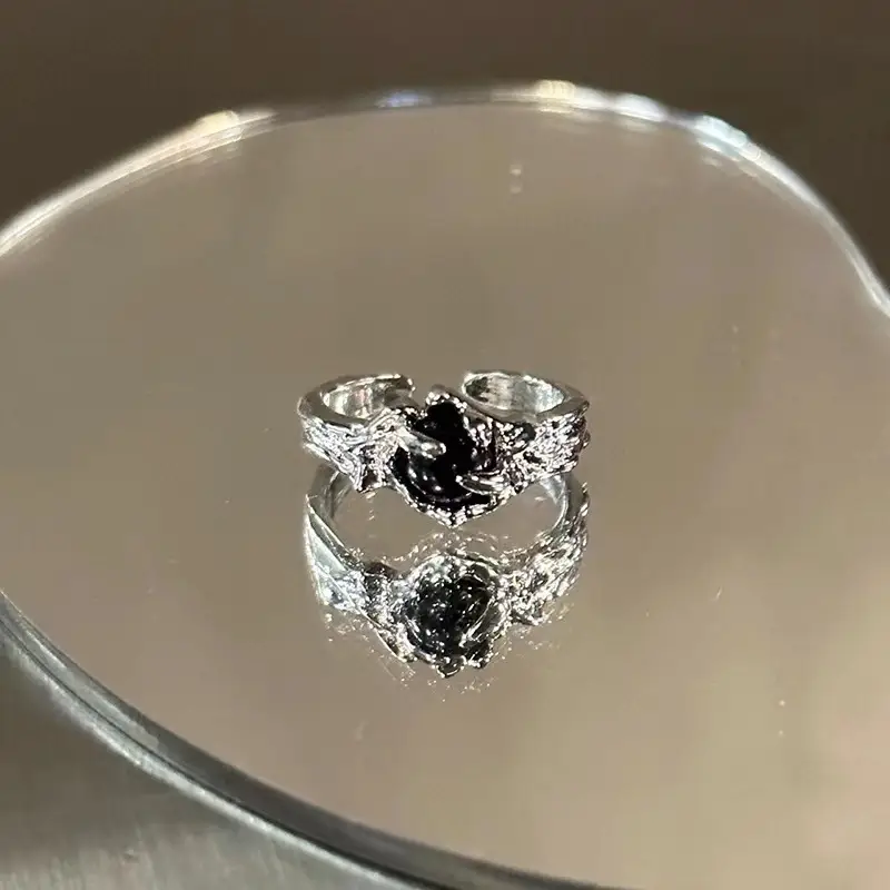 Dark Wind Thorns Couple Ring for Men Women — feature 8