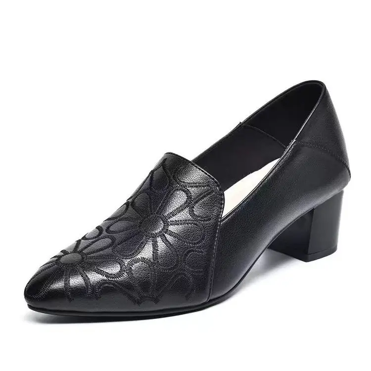 Soft-soled Pointed Single-layer Shoes Women's Mid-heel 2024 Autumn New Arrival Embroidered Commuter Women's Shoes Comfortable Thick-heel Soft Leather Moms Shoes - Image 8