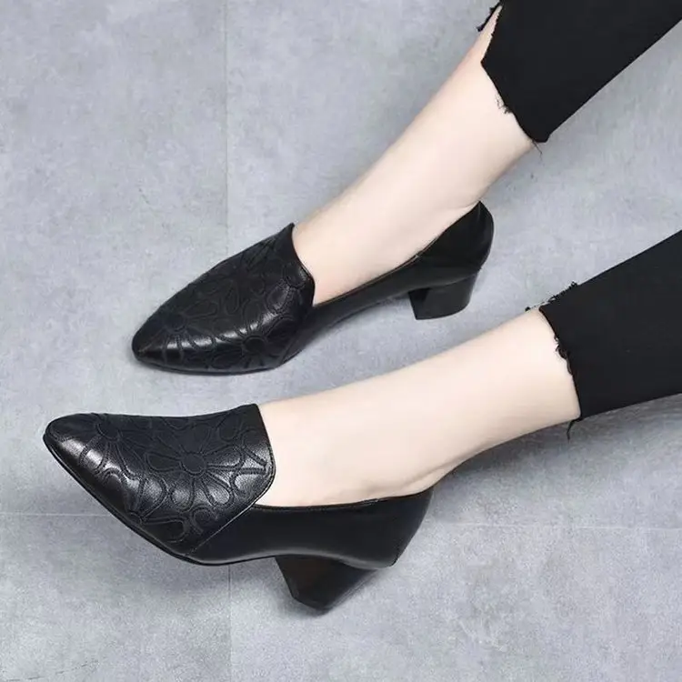 Soft-soled Pointed Single-layer Shoes Women's Mid-heel 2024 Autumn New Arrival Embroidered Commuter Women's Shoes Comfortable Thick-heel Soft Leather Moms Shoes — feature 5