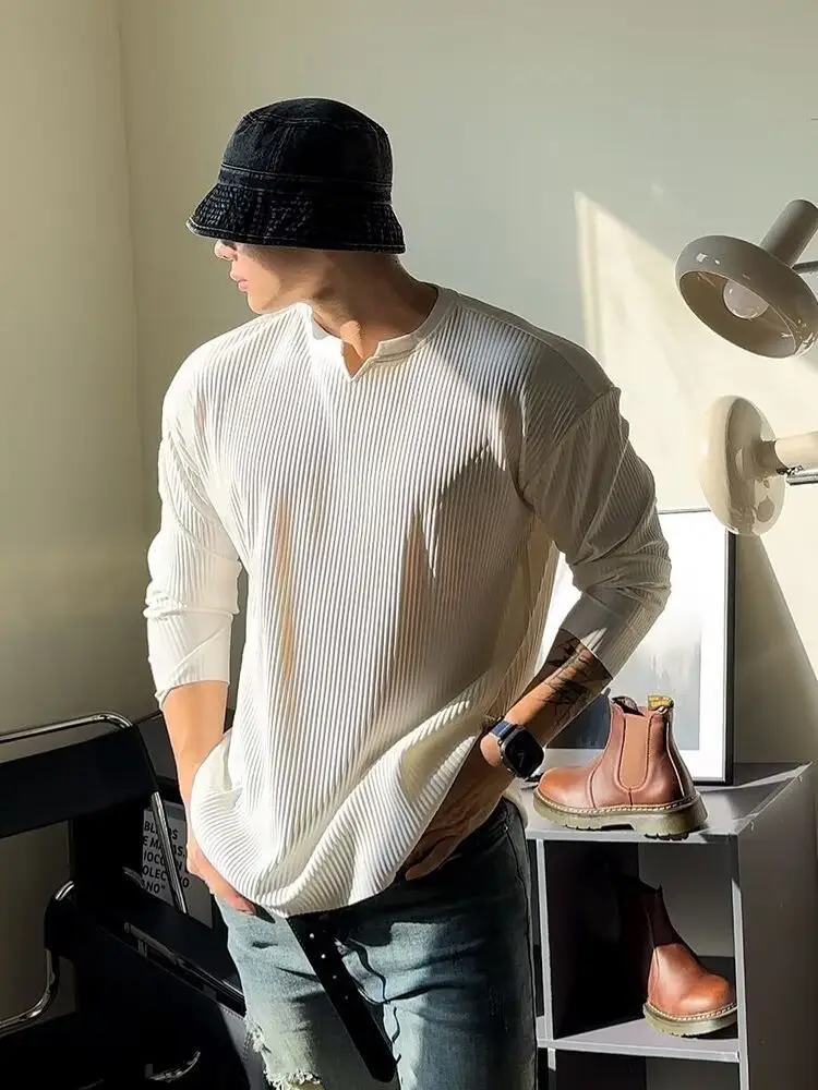 Men's V-Neck Pleated Long Sleeve T-Shirt Black - Image 7