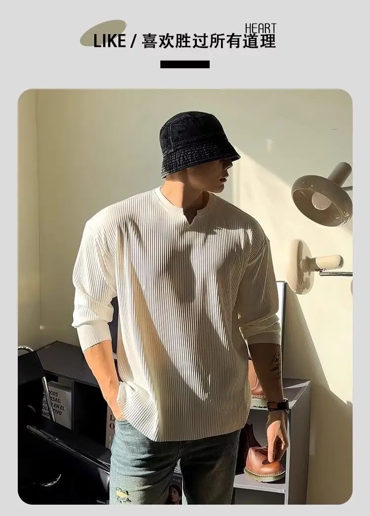 Men's V-Neck Pleated Long Sleeve T-Shirt Black — feature 7