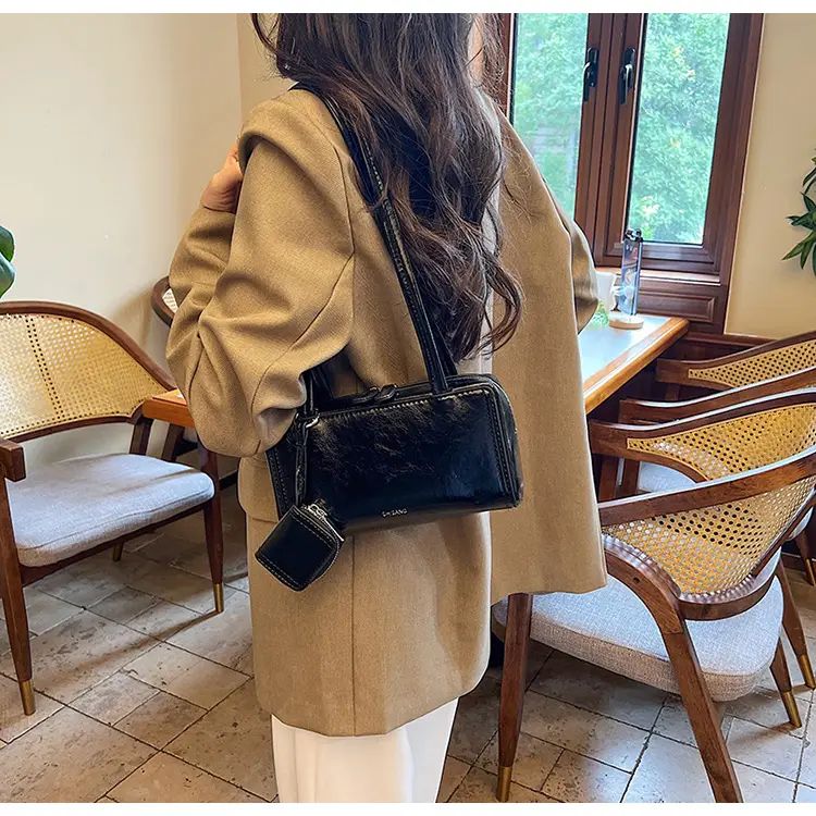 Elegant Korean One Shoulder Bag Beige Square Design — feature 16