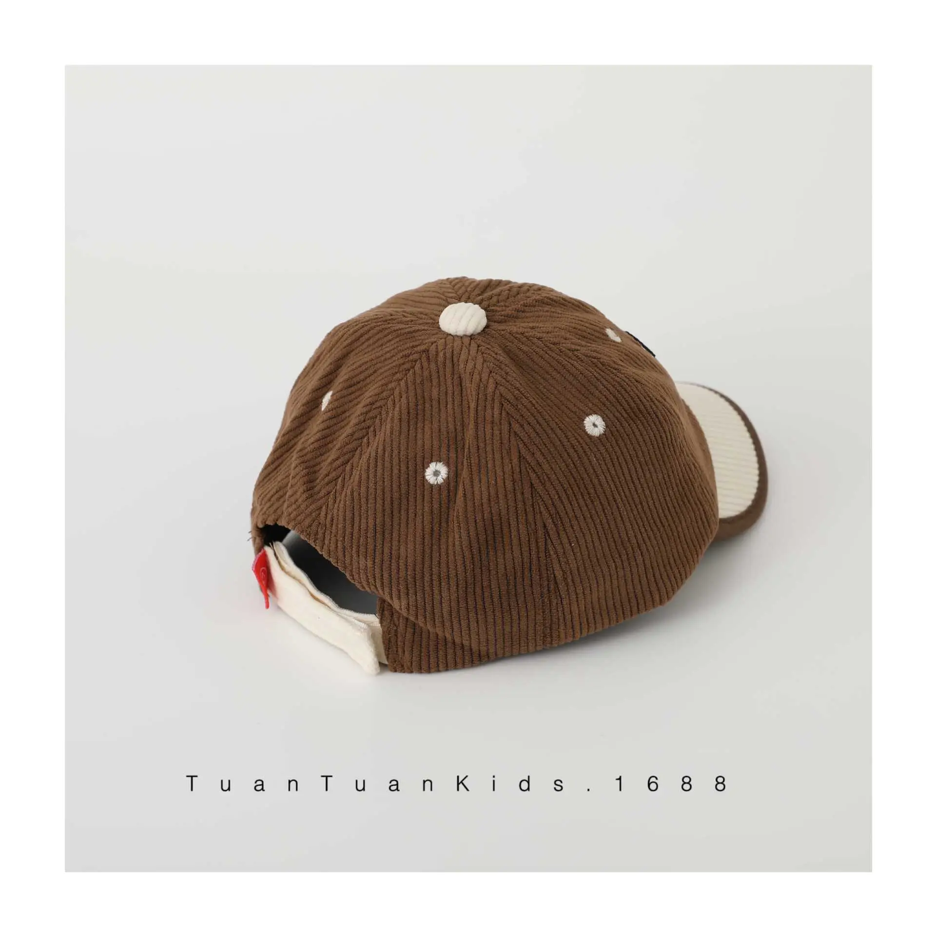 Children's Red Baroque Knit Cap with Embroidery β feature 5