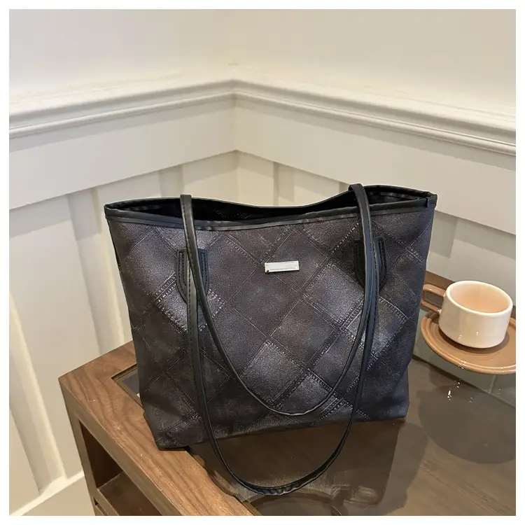 Black Textured Shoulder Bag for Women 2024 - Image 5