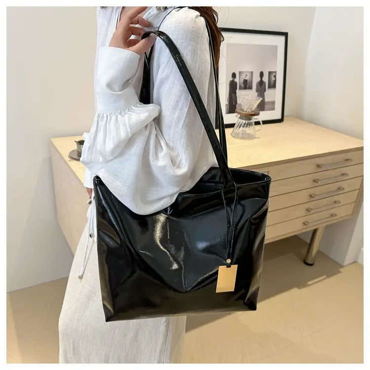 High-Gloss Spice Girl Large Shoulder Bag Women 2024 — feature 21