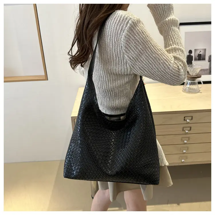 Women's Woven Black Shoulder Crossbody Bag 2024 - Image 7